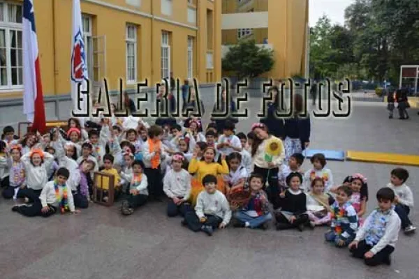 Primer ciclo básico conmemora efemérides de noviembre