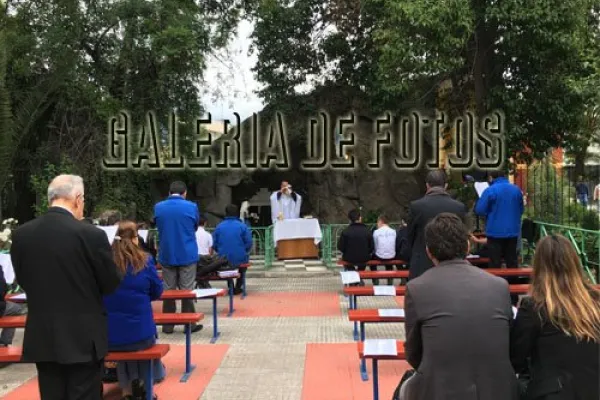 Mes de María en la gruta