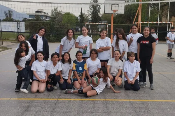 ENCUENTRO AMISTOSO DEL TALLER DE VÓLEIBOL DE 5° Y 6° BÁSICO