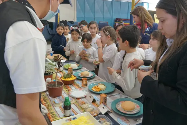 UNA DESTACADA MUESTRA GASTRONÓMICA REALIZARON NUESTROS 8VOS. BÁSICOS