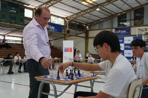 SIMULTÁNEA DE AJEDREZ CON EL MAESTRO IVÁN MOROVIC
