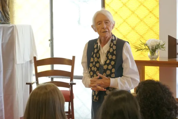NUESTRO COLEGIO RECIBIÓ LA VISITA DE LA HNA. KAROLINE MAYER