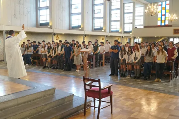 LITURGIA DE BIENVENIDA PRIMEROS Y CUARTOS MEDIOS
