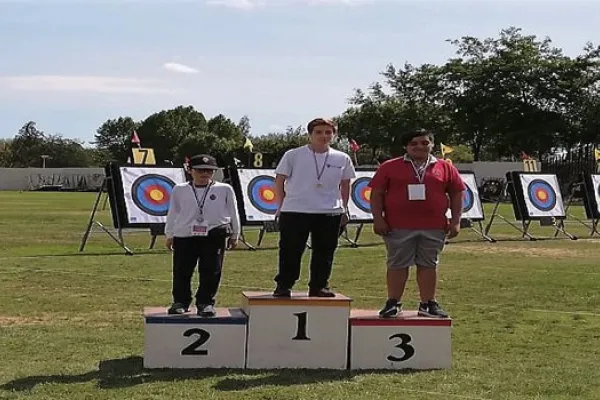 Alumno se corona campeón en el Tercer Torneo Escolar Nacional de tiro con arco
