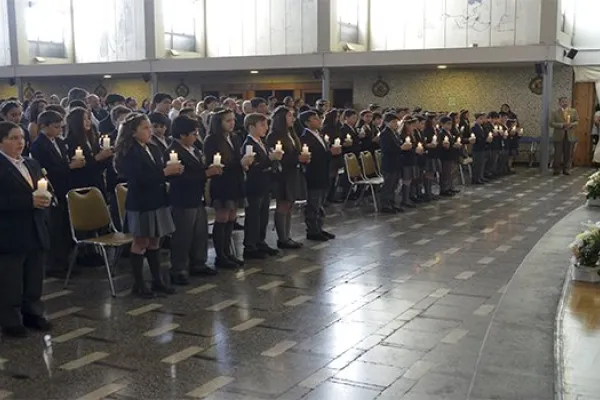 Alumnos inician su vida Eucarística 