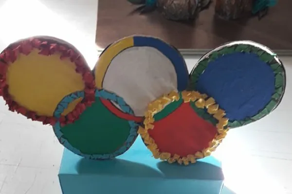Alumnos de II medio elaboran esculturas