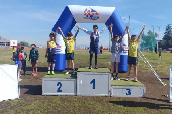 TALLERES: FELICITAMOS A NUESTRO N°1 EN EL RANKING DE ATLETISMO ESCOLAR Y A LA MEJOR JUGADORA DEL PARTIDO DE VÓLEIBOL TORNEO SOPROLE UC