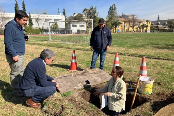INICIAN LOS TRABAJOS EN LA CANCHA DE NUESTRO COLEGIO