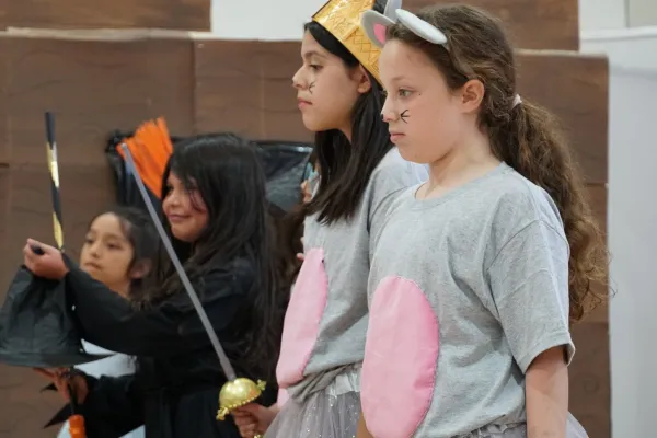 NUESTROS NIÑOS Y NIÑAS PRESENTARON 'EL CASCANUECES'