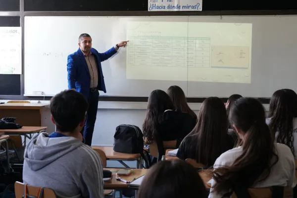 CICLO DE CHARLAS VOCACIONALES: ACOMPAÑANDO A LOS ESTUDIANTES EN SU PROYECTO DE VIDA
