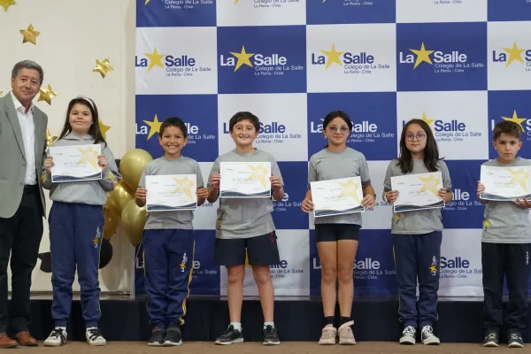 CEREMONIA DE PREMIACIÓN: RECONOCIMIENTO A NUESTROS ESTUDIANTES