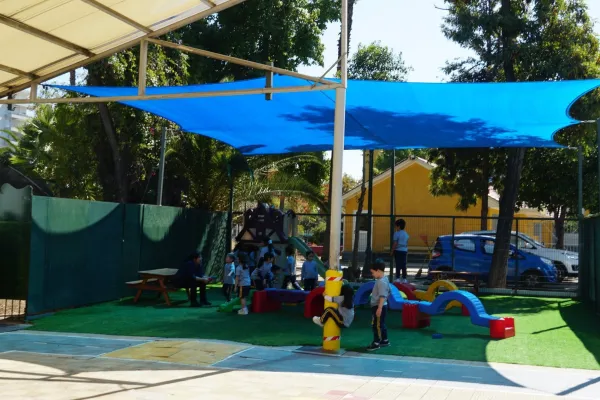 TOLDO VELA PARA EL PATIO SENSORIAL DE NUESTROS PÁRVULOS