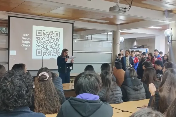 ¡NUESTROS ESTUDIANTES AVANZARON A LA SEGUNDA RONDA DEL III TORNEO INTERREGIONAL DE DEBATE ESCOLAR!