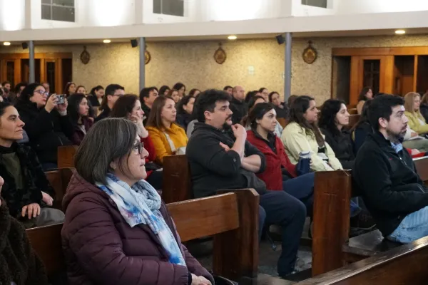 TALLER EN TORNO A LA NEURODIVERGENCIA CONVOCÓ A APODERADOS DE 1° A 8° BÁSICO