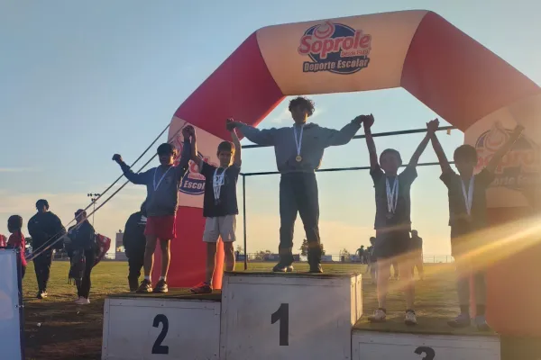 ¡CELEBRAMOS A NUESTRO ATLETA GANADOR DEL LANZAMIENTO DE LA PELOTITA!