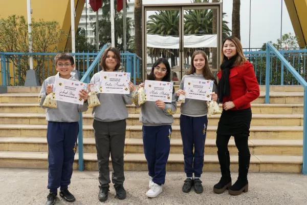 ESTUDIANTES PARTICIPARON EN EL CONCURSO SPELLING BEE DEL COLEGIO TEO