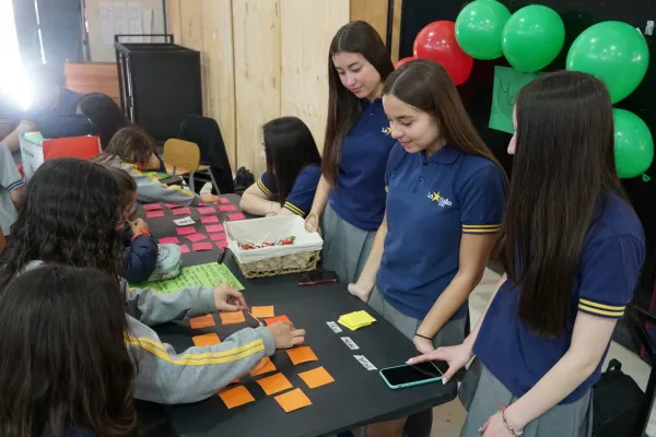 JORNADA DE CREATIVIDAD Y APRENDIZAJE EN EL DÍA DE HISTORIA Y FILOSOFÍA