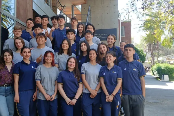 ESTUDIANTES DE III° Y IV° MEDIO PARTICIPARON EN EL 'TOUR QUÍMICO' DE LA UNIVERSIDAD CATÓLICA