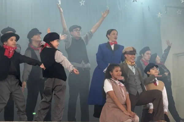 EL TEATRO MUSICAL LLEGÓ A NUESTRO COLEGIO CON MARY POPPINS