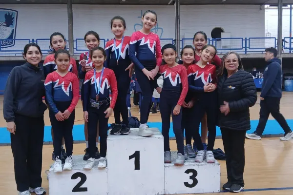 ¡FELICITACIONES A NUESTRAS GIMNASTAS!